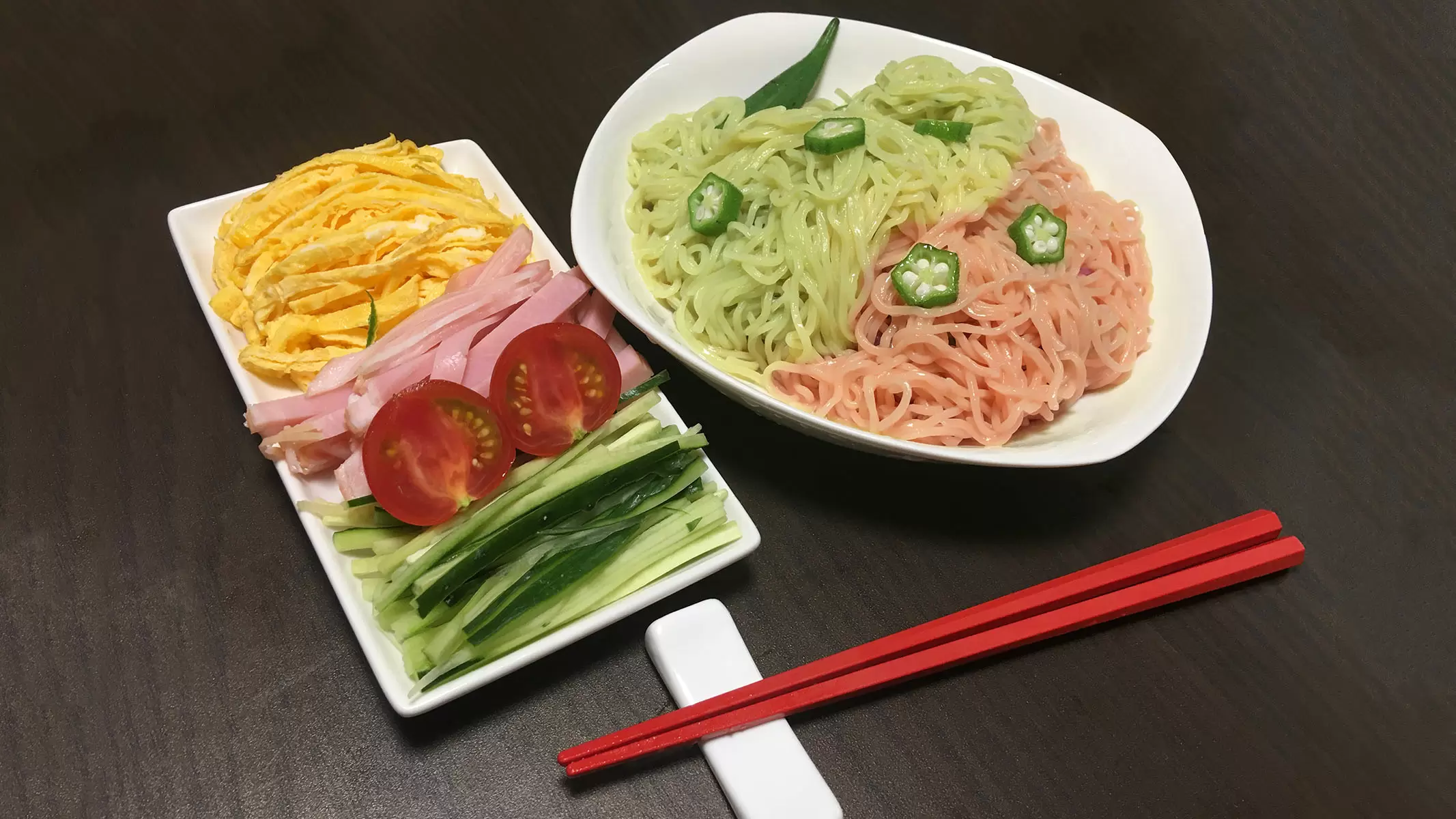 実験 色変(いろが)わり冷(ひ)やし中華(ちゅうか)