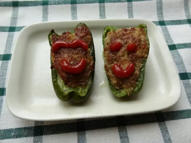 ピーマンの畑の肉詰めカレー風味とピーマンとコーンのきんぴら／元気な子どもが育つ毎日のごはん【第6回】