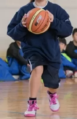 ひざの痛みが治らない娘のためにスポーツドクターを訪ねてみた！／スポーツキッズ 親の悩み