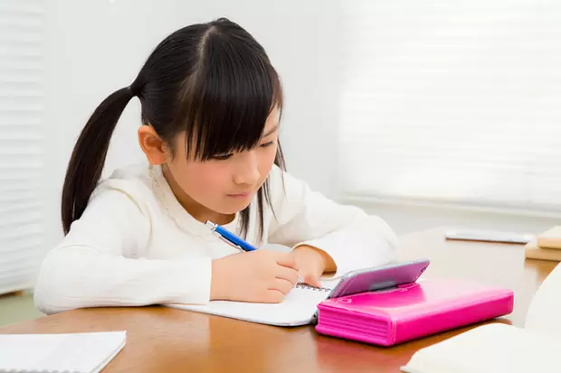 スマホが勉強に役立つ！？／データで読み解く、子どもとスマホ【第47回】