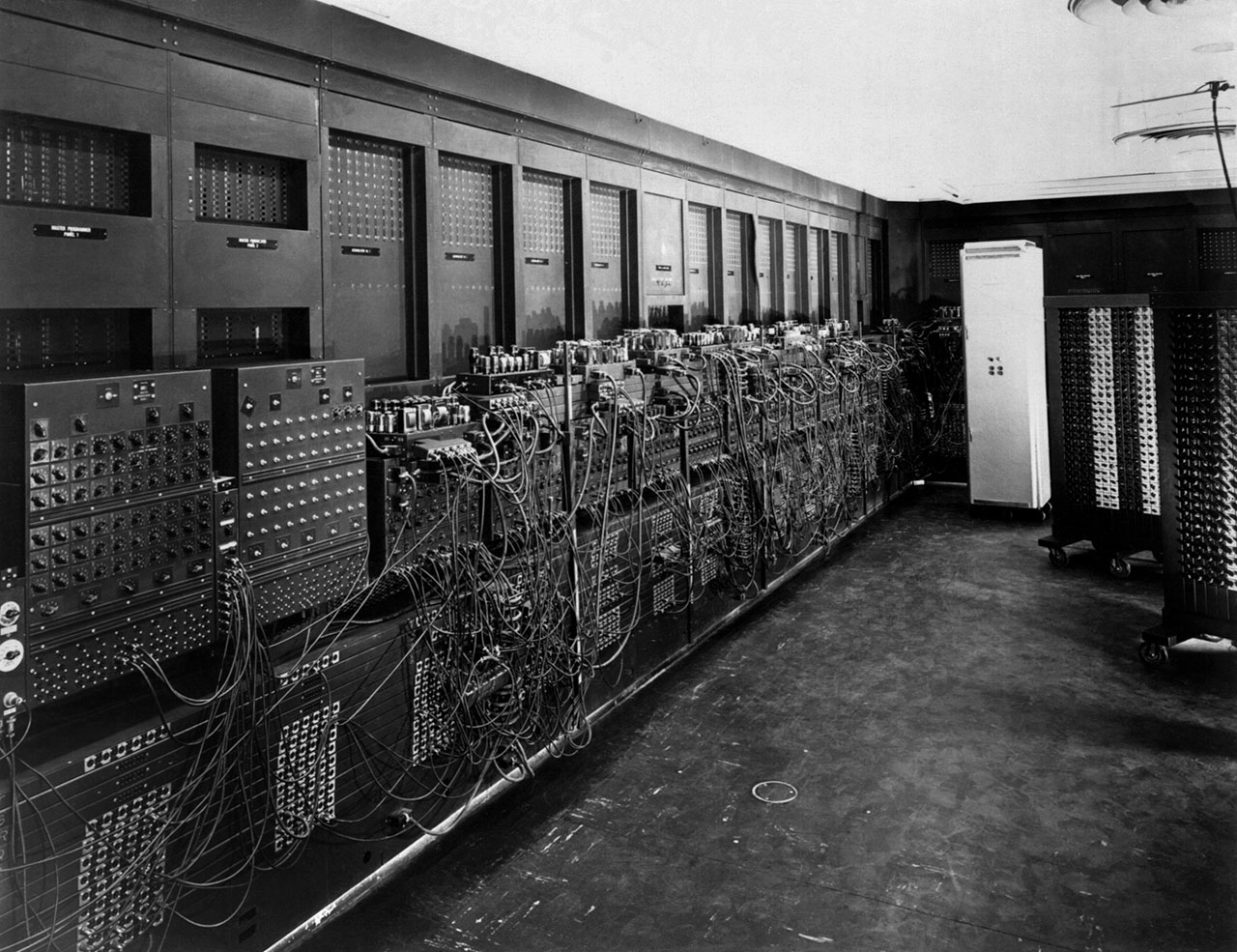 世界初のコンピュータ「エニアック」