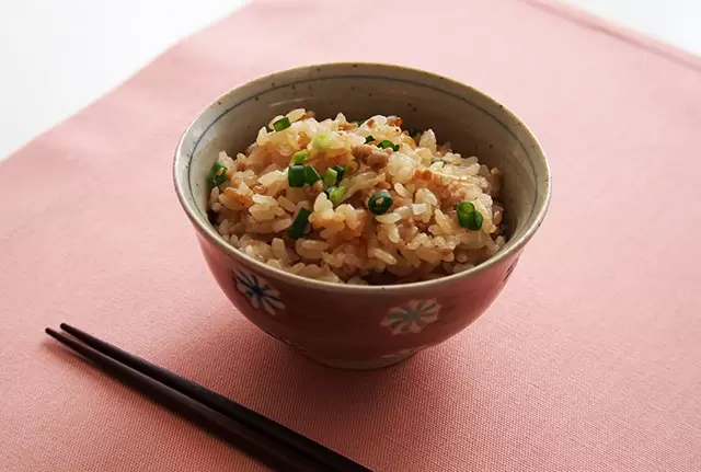 風邪・インフルエンザ対策に！ 豚肉としょうがの炊き込みごはん／元気な子どもが育つ毎日のごはん【第16回】