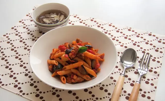 育ちざかりの子どもの健康的ダイエット【女子編】野菜たっぷりチキントマトソースパスタ＆きのこのスープ／元気な子どもが育つ毎日のごはん【第27回】
