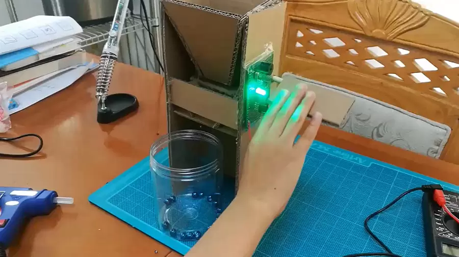 おつまみフィーダー