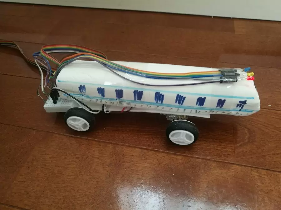 走る模型電車