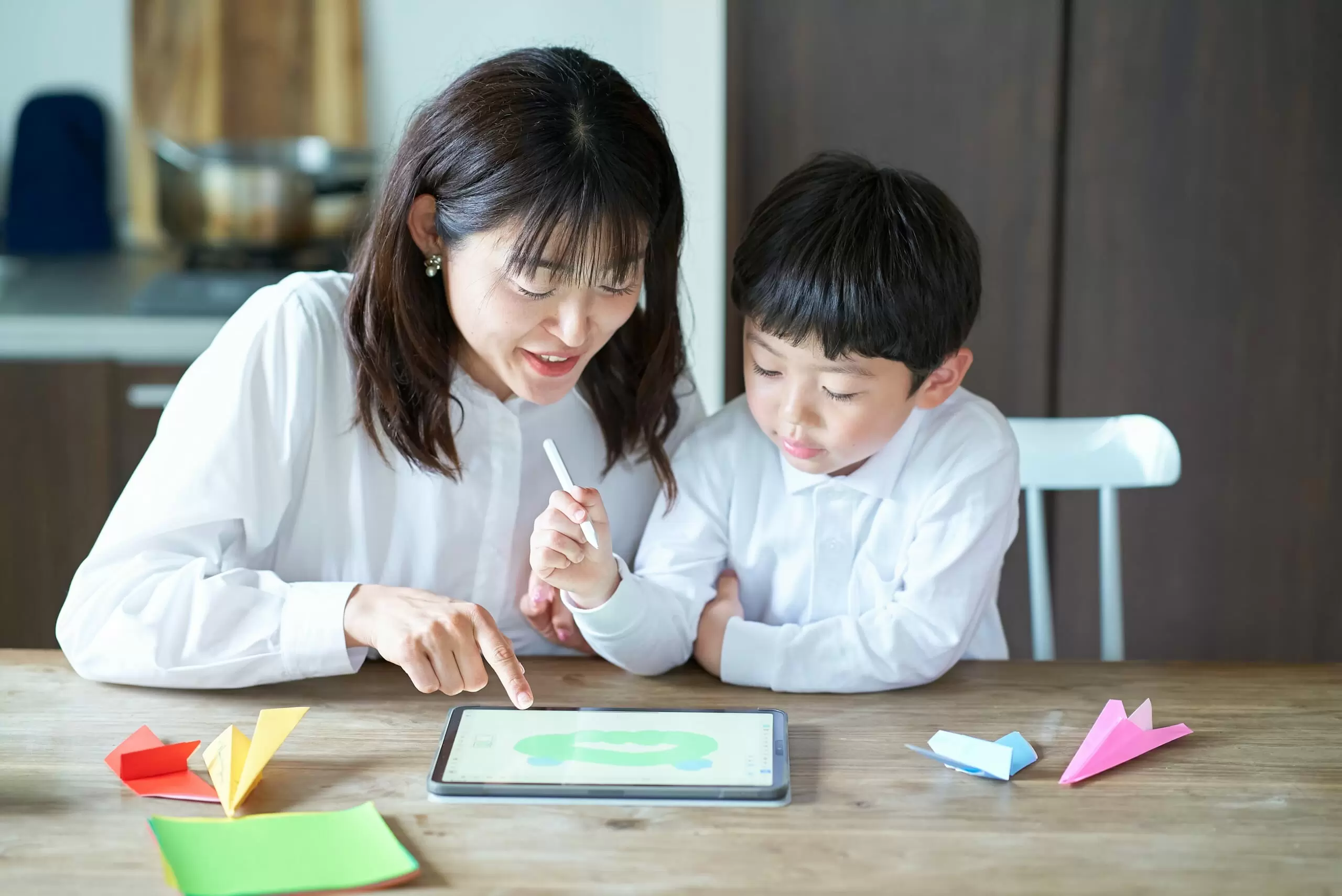 子どもにアートが必要な理由を解明。自由研究でも取り組めるデジタル