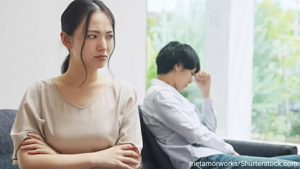 険悪な雰囲気の夫婦