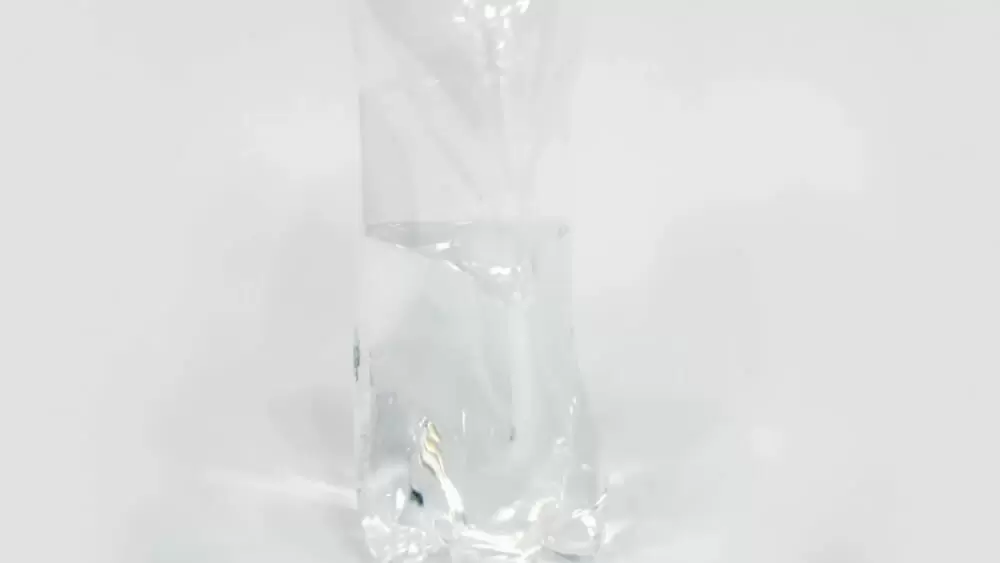 つぶれて変形した炭酸水が入ったペットボトル