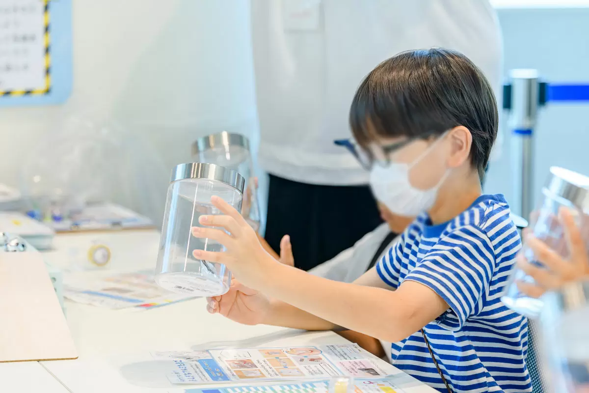 アルミたまごをつくっている様子。完成までの過程も楽しめます。
