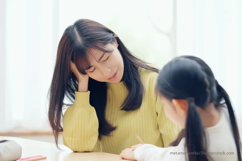 悩む保護者と子どものイメージ