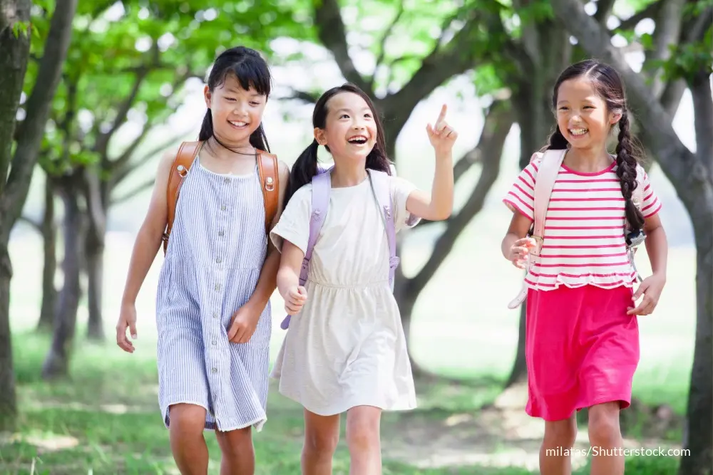 お友だちと遊ぶ子どものイメージ