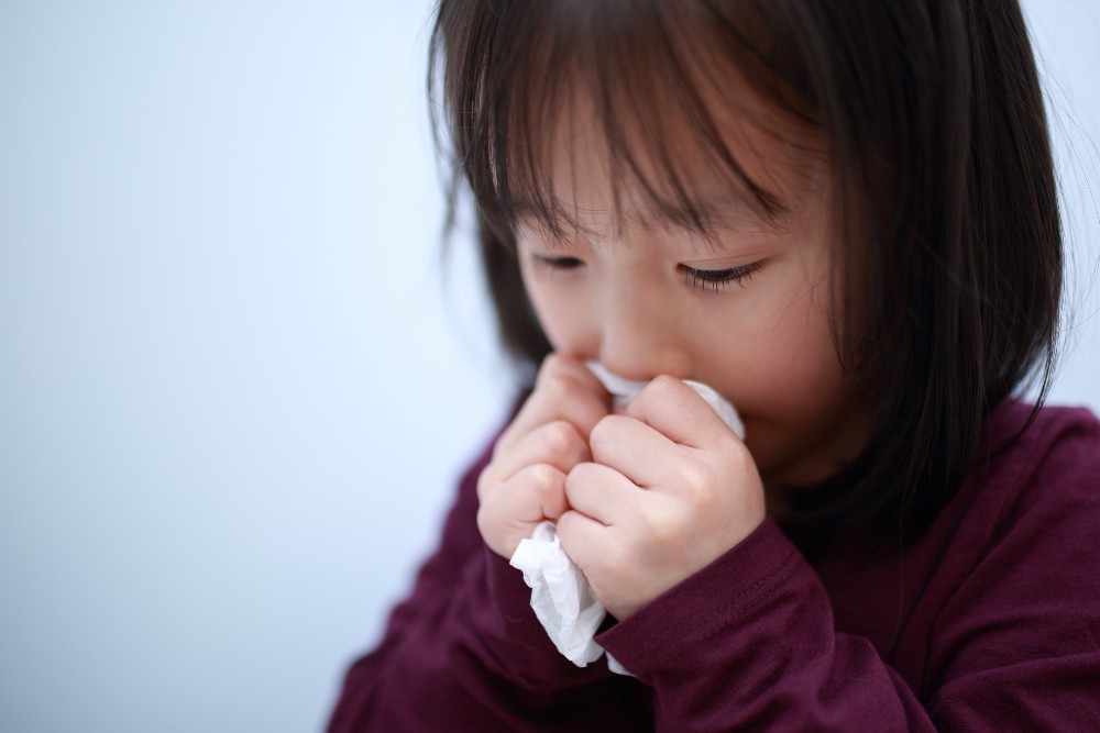 3月にピークを迎える「花粉症」原因や風邪との見分け方、最新治療、予防法は？【クイズでまなぶ】