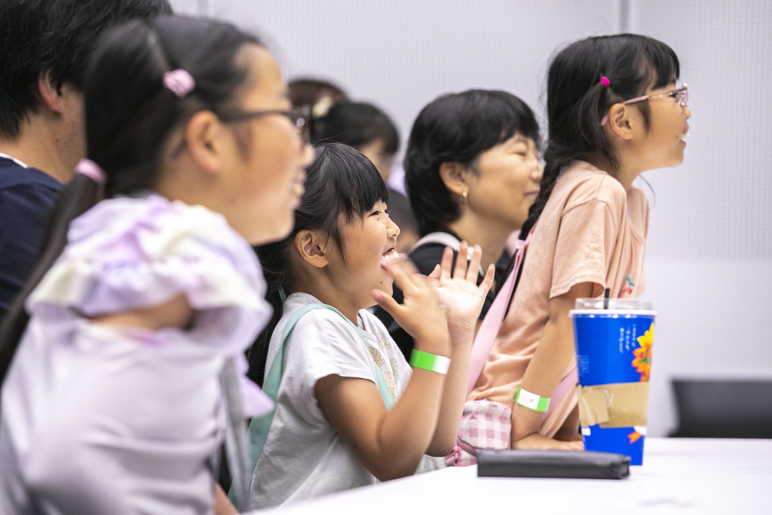 見守る子どもたち
