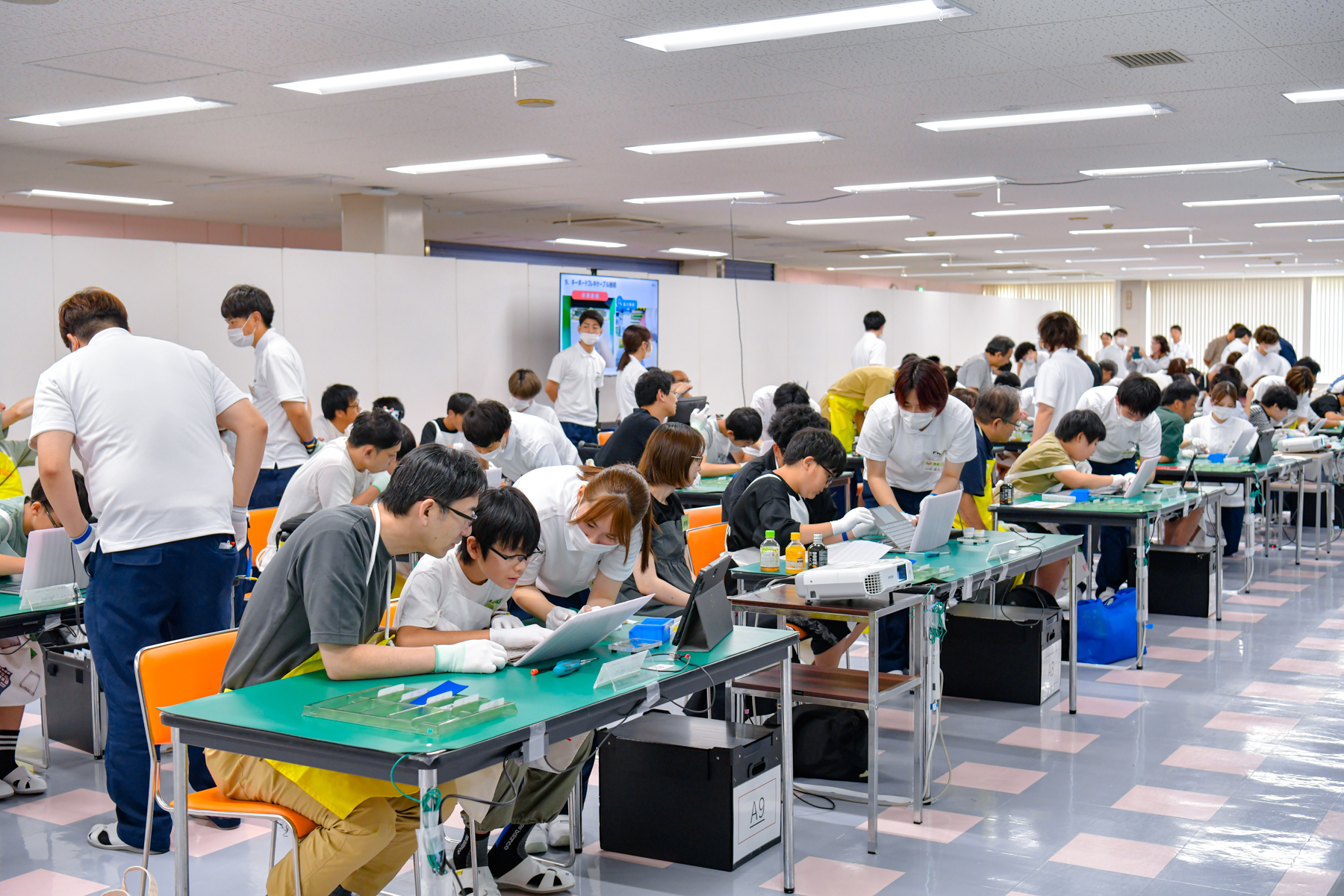 パソコン組み立てイベント風景
