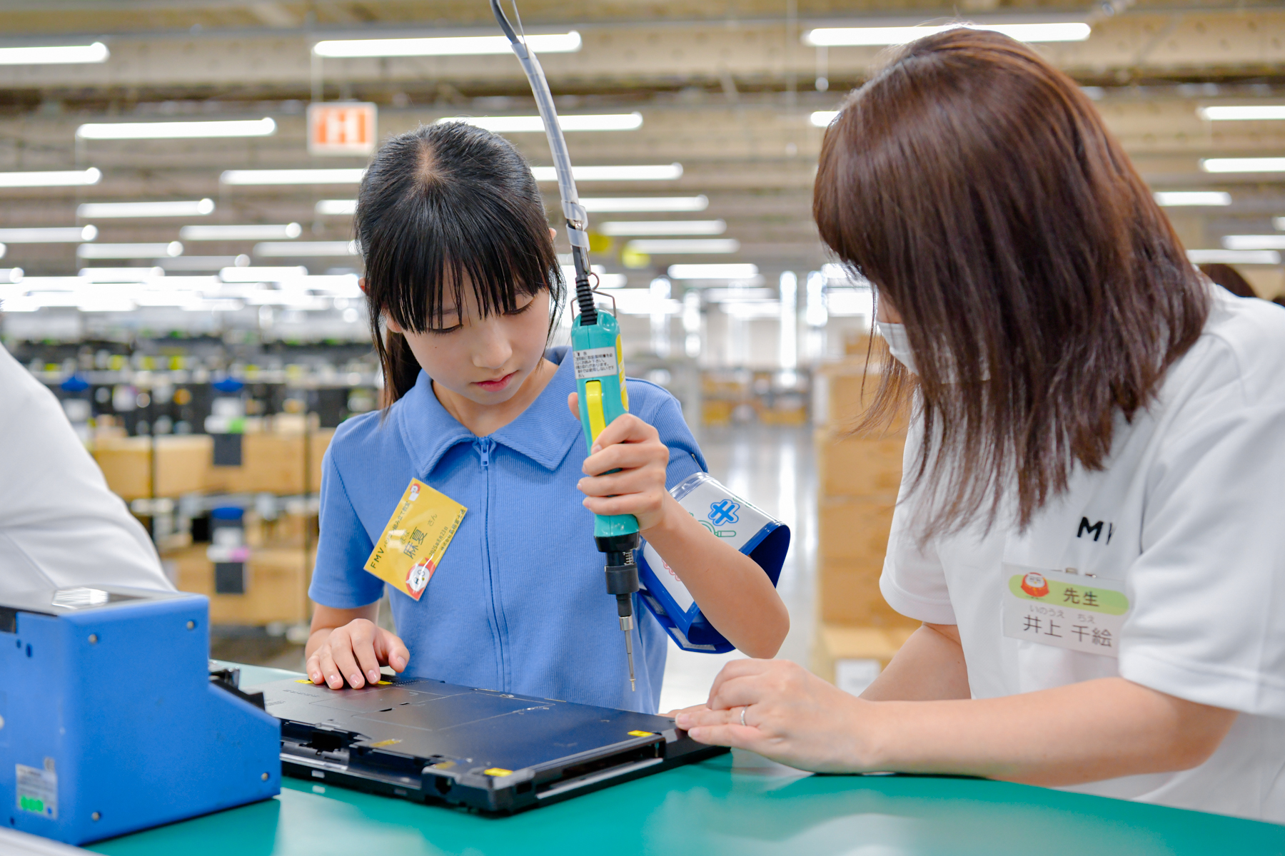 パソコン工場ネジしめ体験