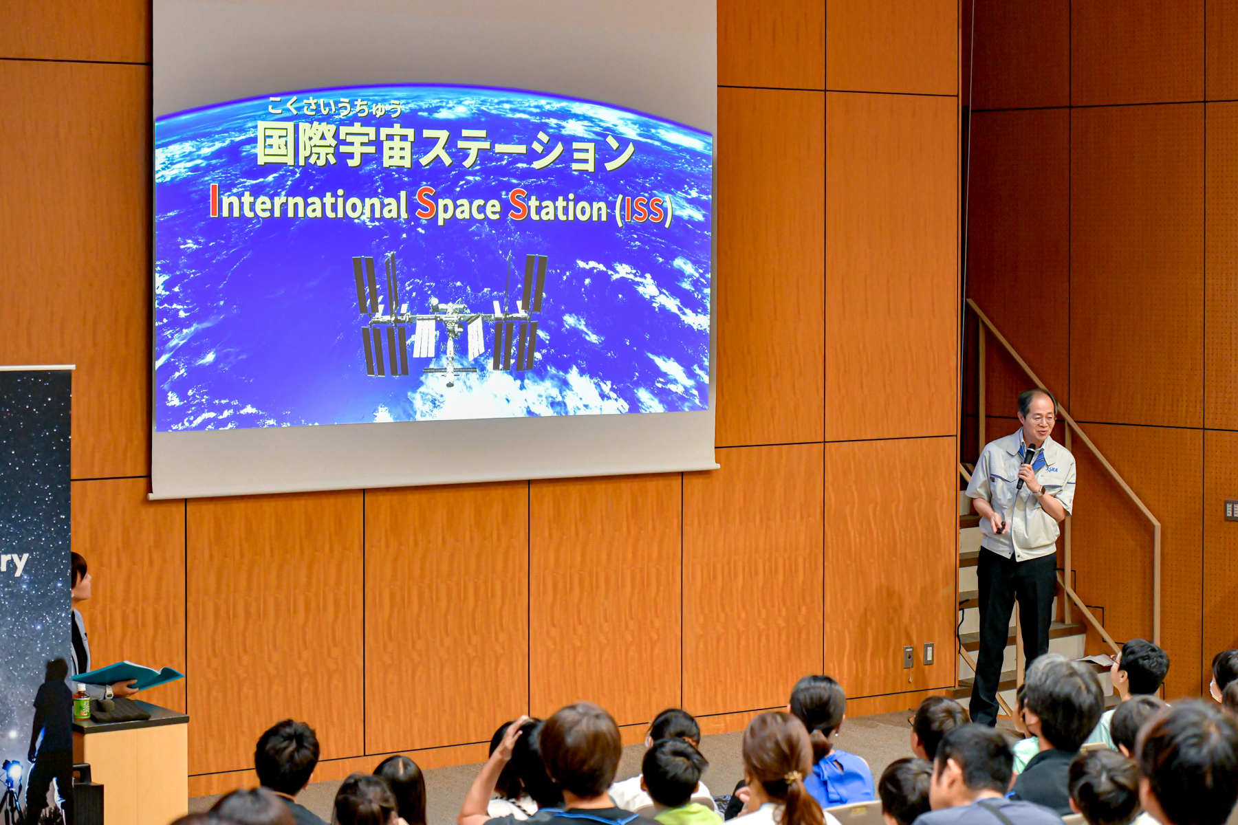 国際宇宙ステーションの説明風景
