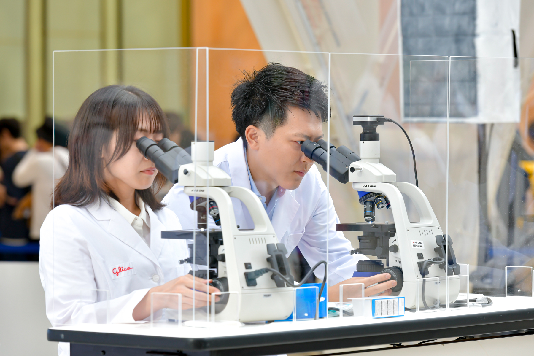 グリコの研究員さん