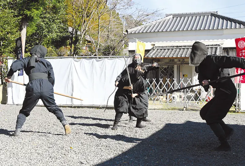 忍者の里」で忍術演武を奉納 | ニュース | キッズネット