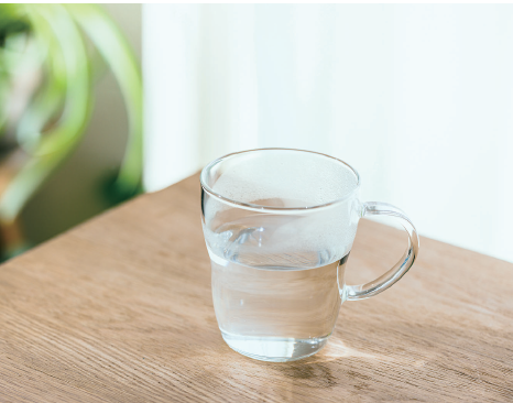 コップの白湯_水