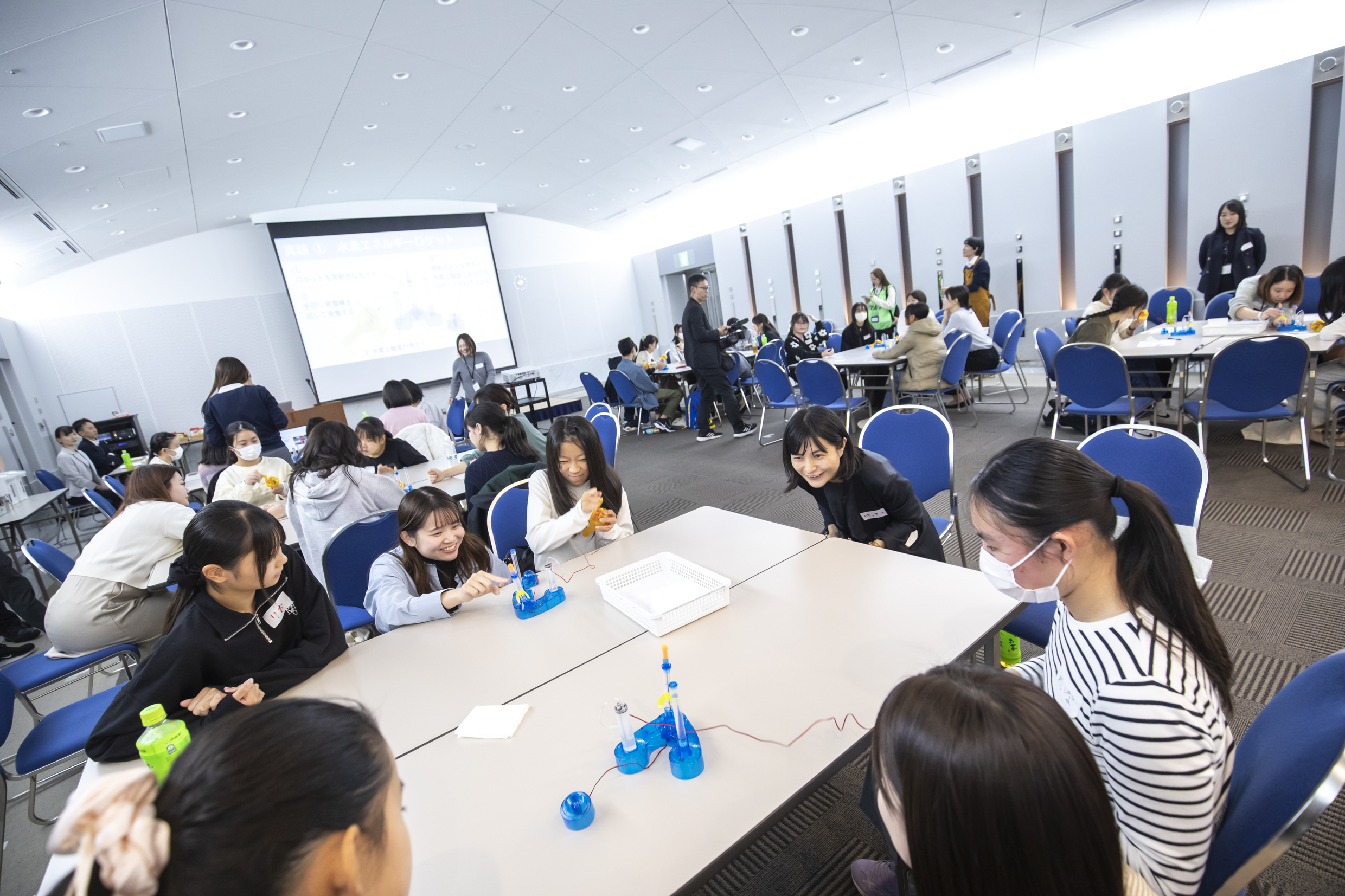 中学生の水素ロケット実験