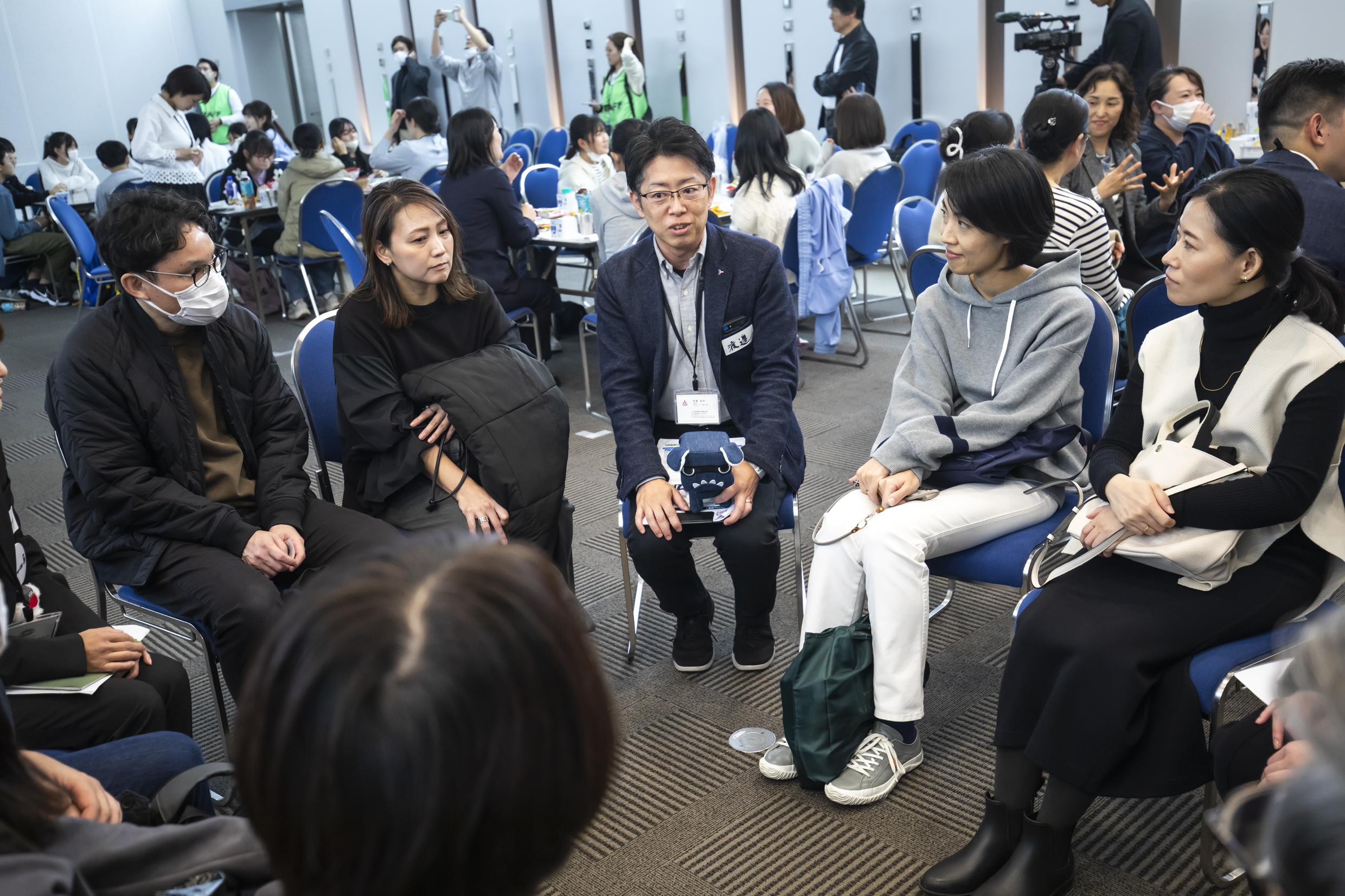 中学生進路イベントで座談会をする保護者