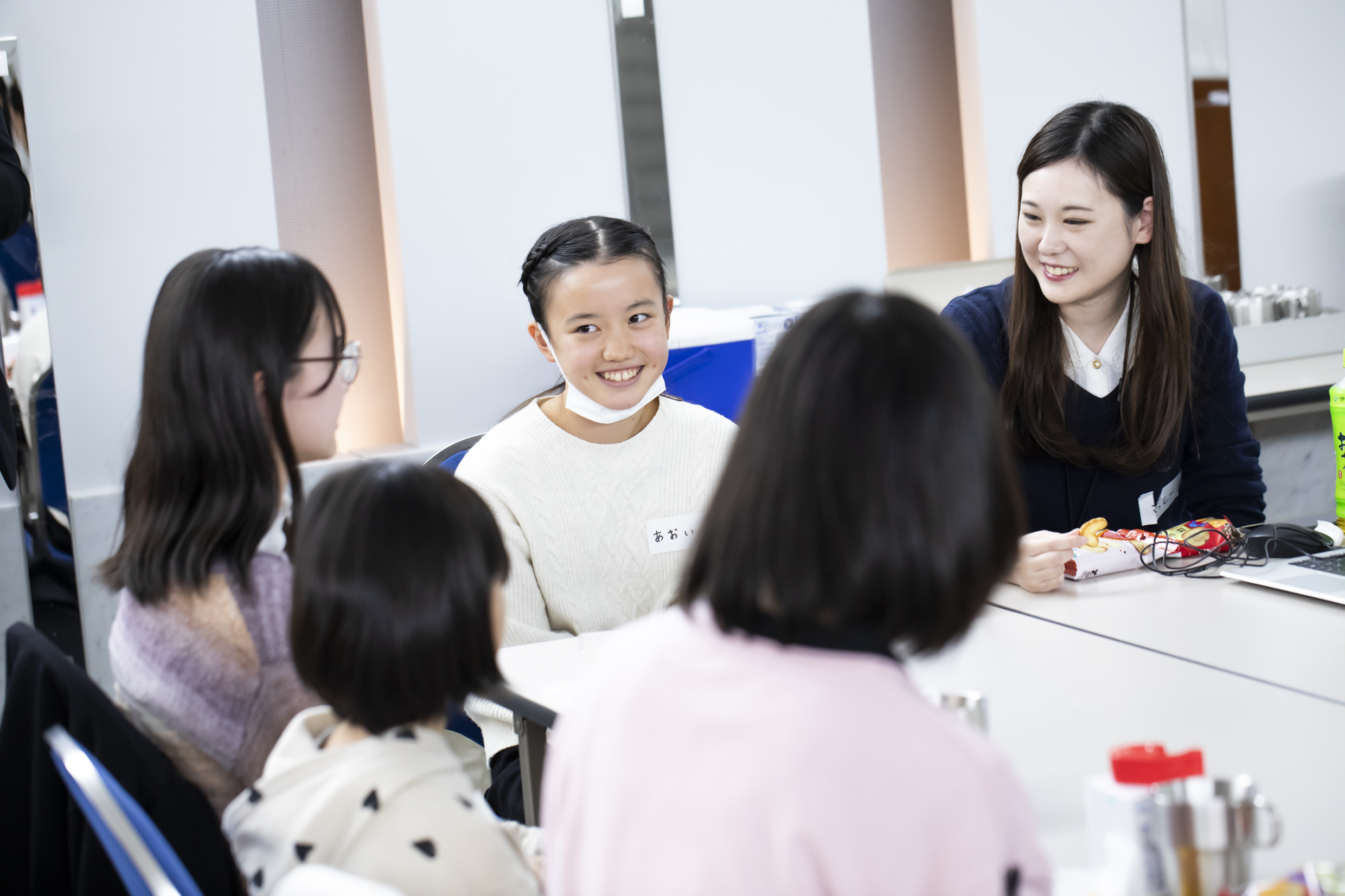 女性エンジニアと中学生のグループトーク