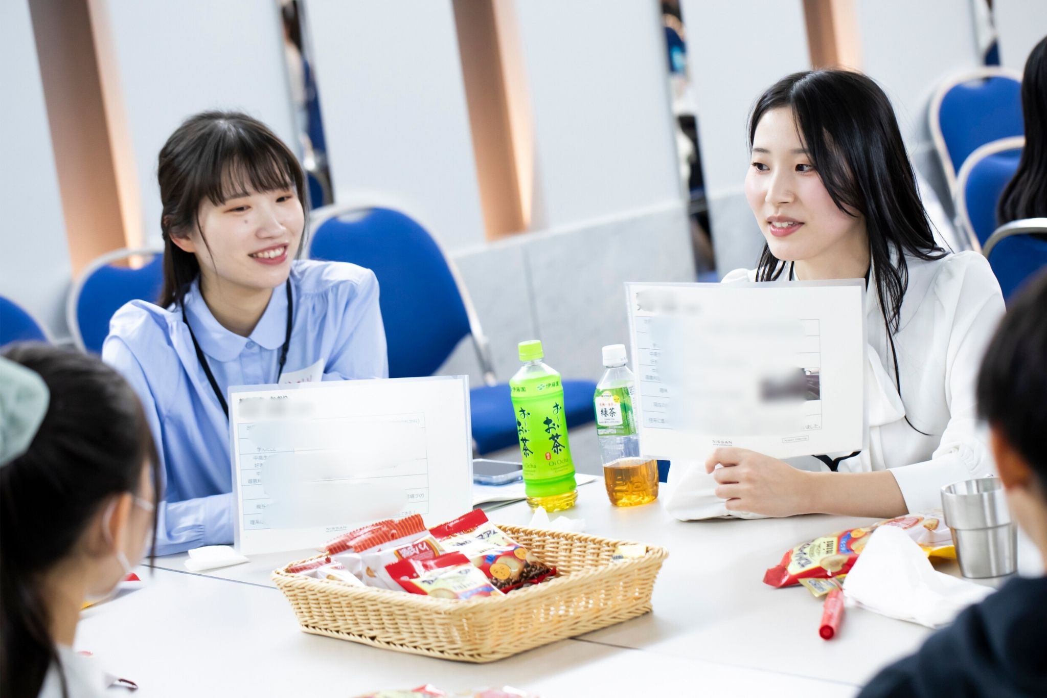 女性エンジニアと中学生のグループトーク