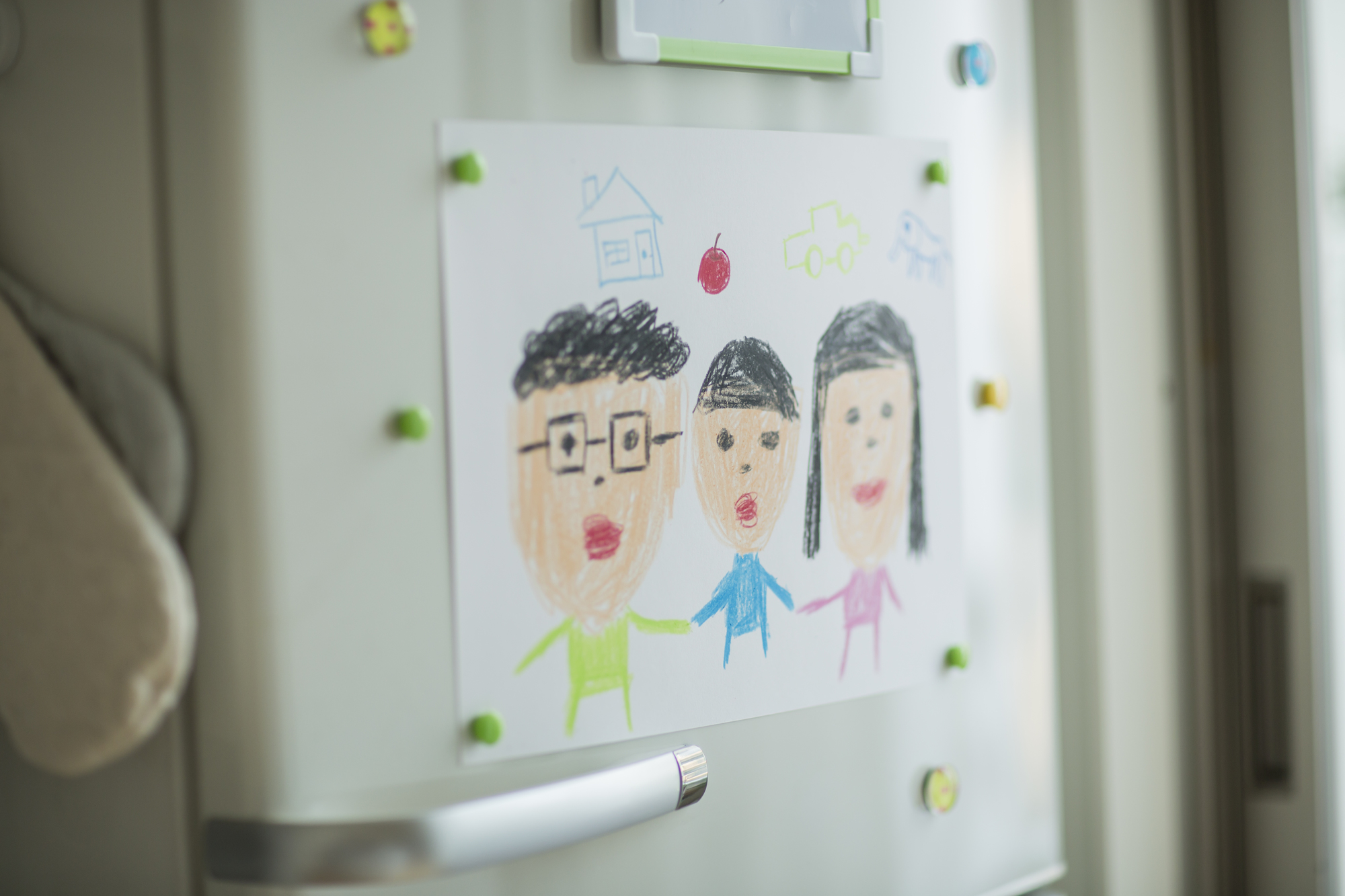 子どものを作品を家に飾る