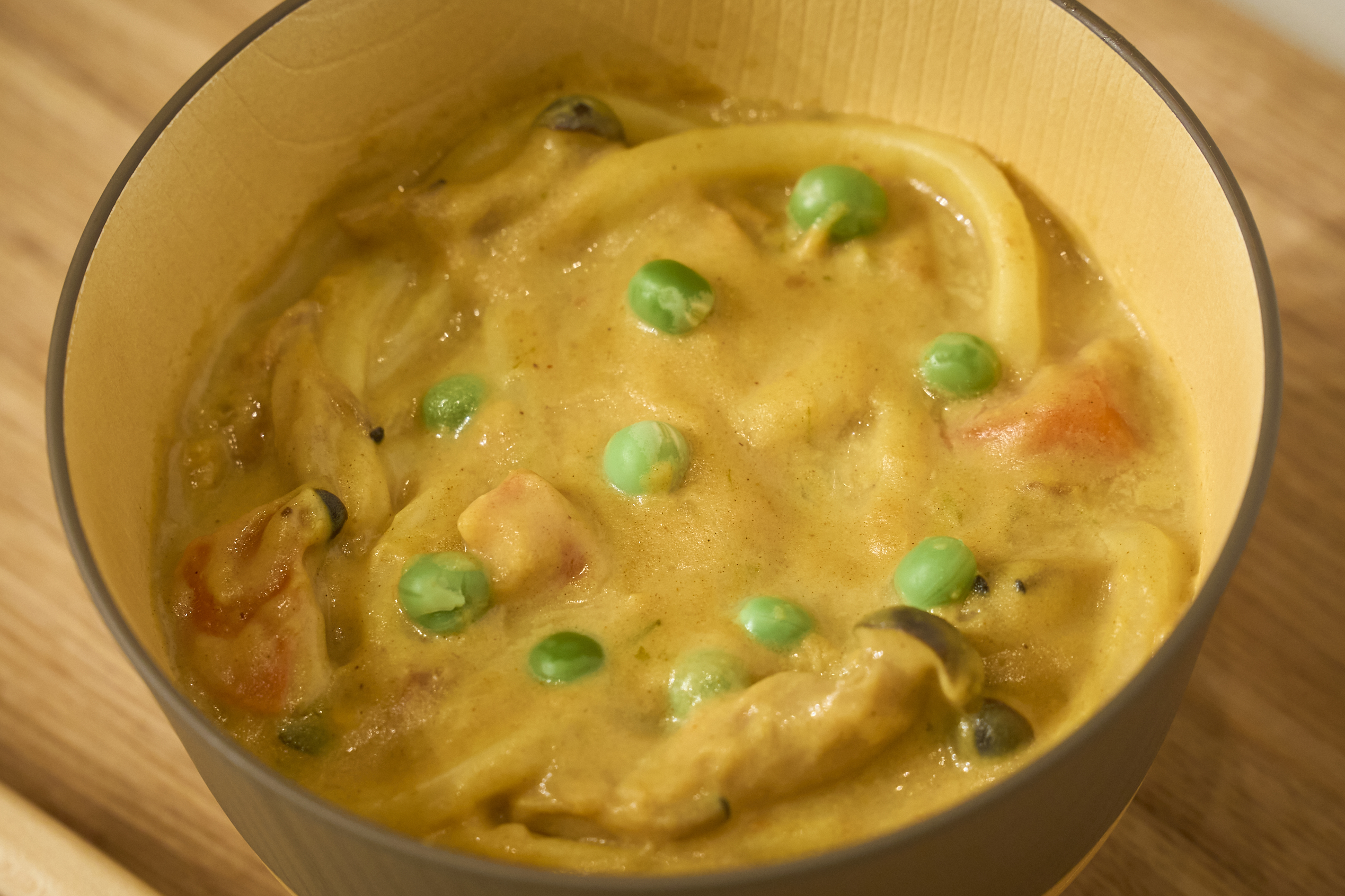 黄色いクリーミーカレーうどん