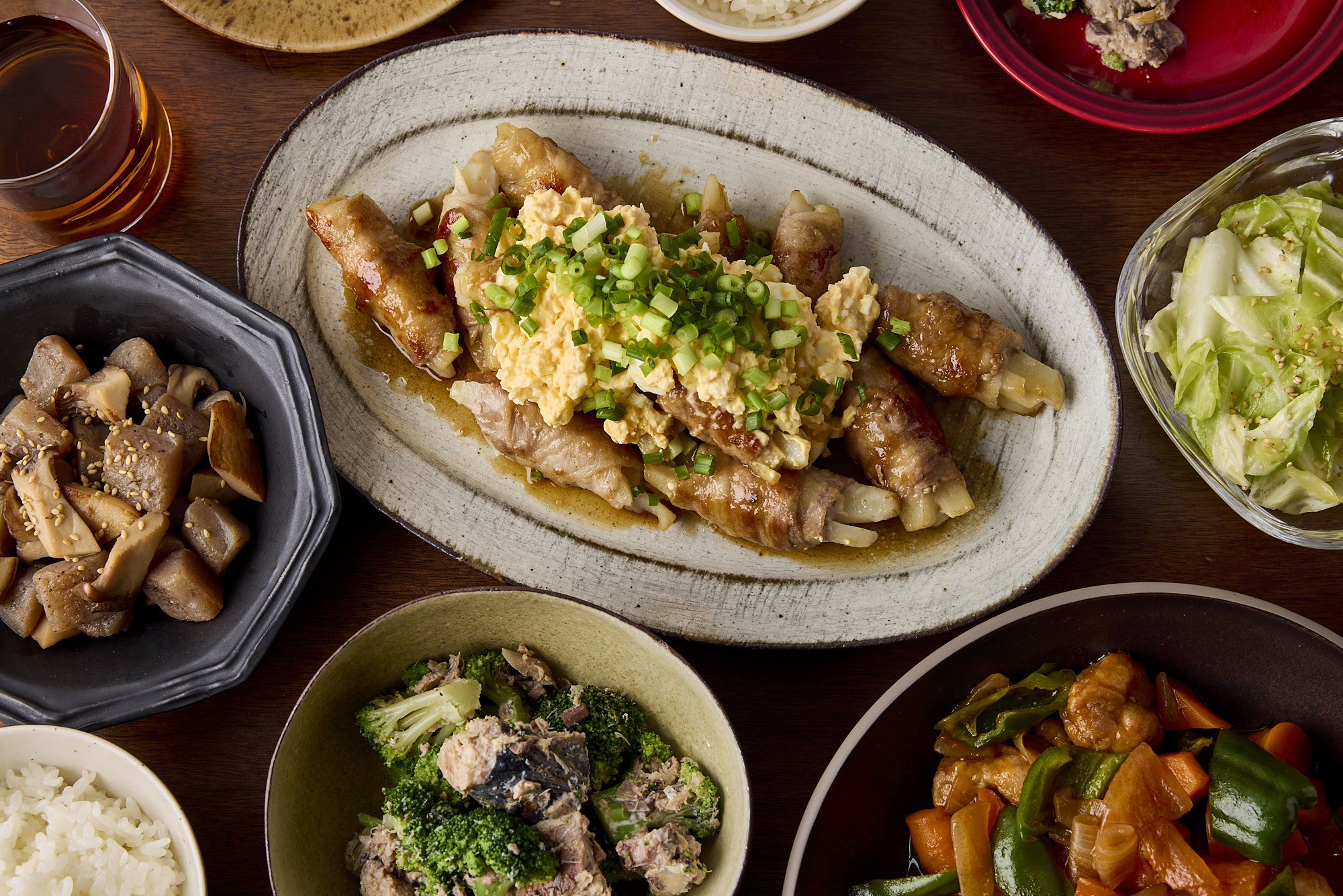 いろいろな食材をテーブルに並べることも、子どもにとって大切な食育のひとつ。