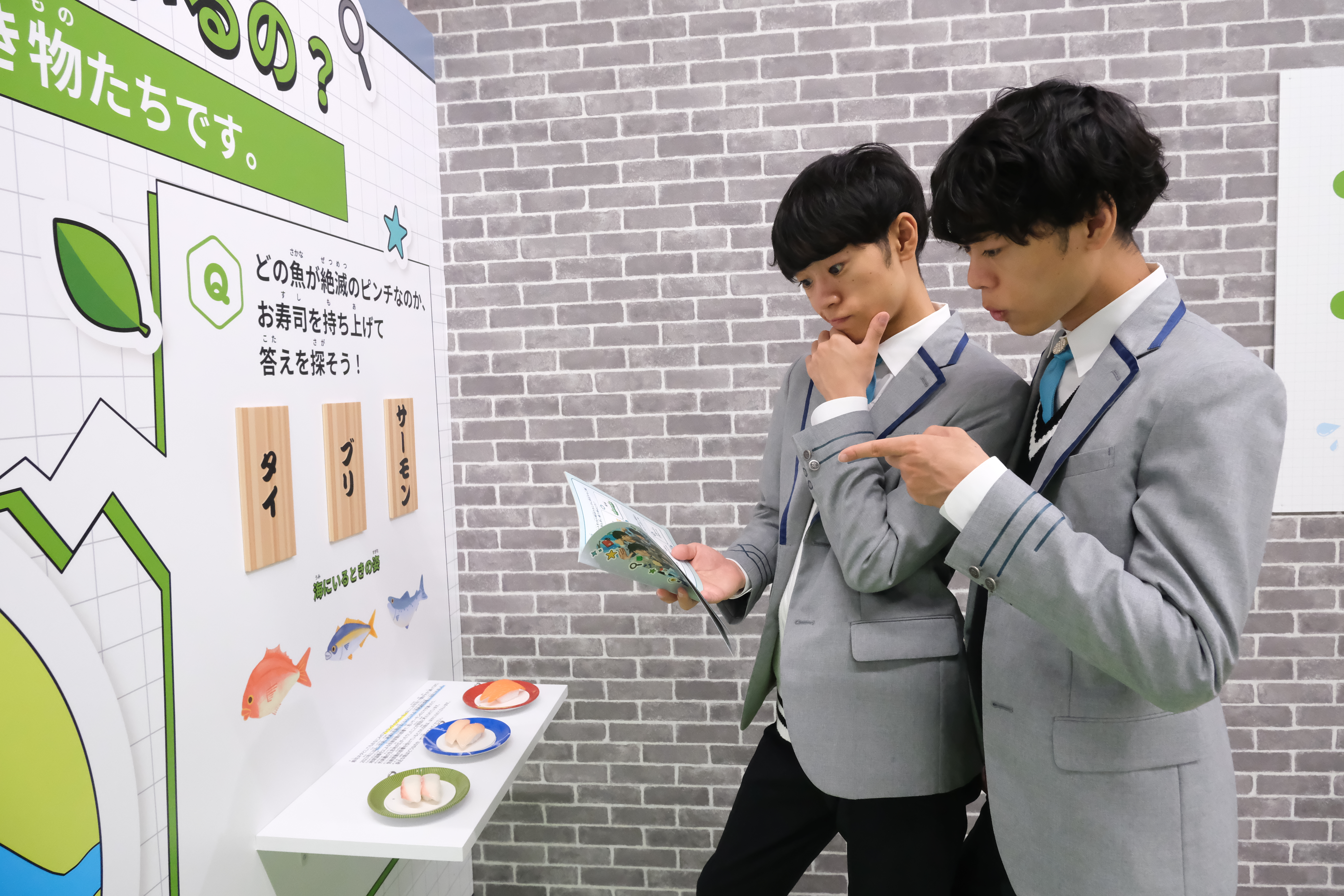 クイズに挑戦するQuizknockの東問と東言