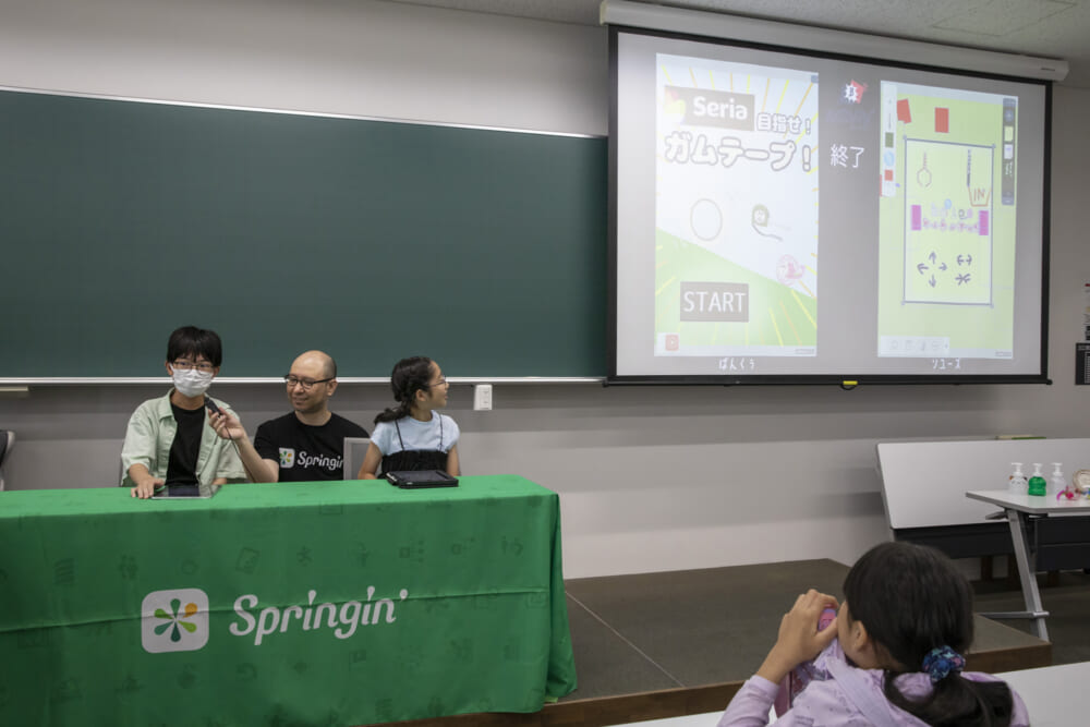 自作ゲームの説明をするぱんくぅ選手