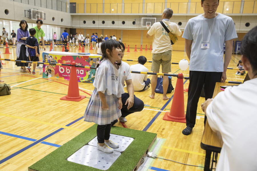 モモ上げが終了した直後の女の子の様子