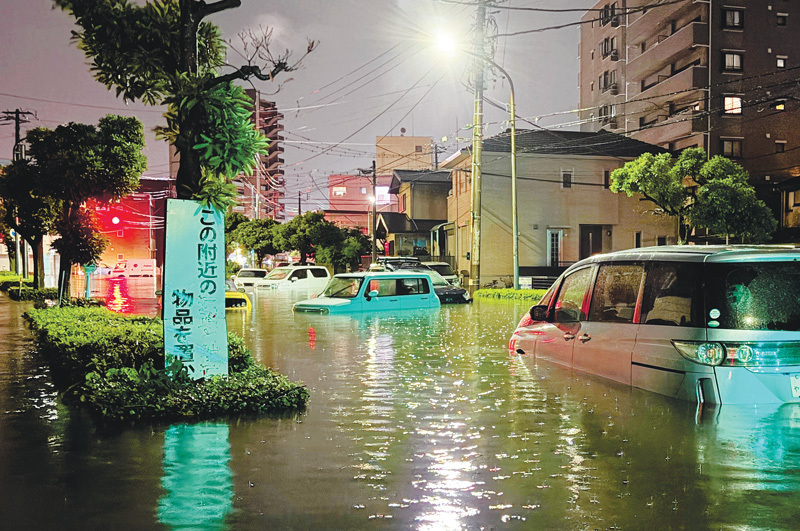 駅にあふれる水