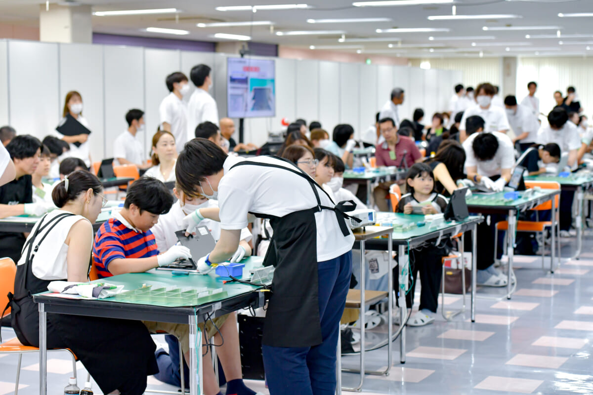パソコン組み立て教室の様子